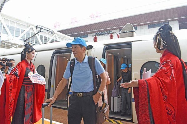 恩卓中盈 安徽淮南：“淮南·春申号”旅游列车首发