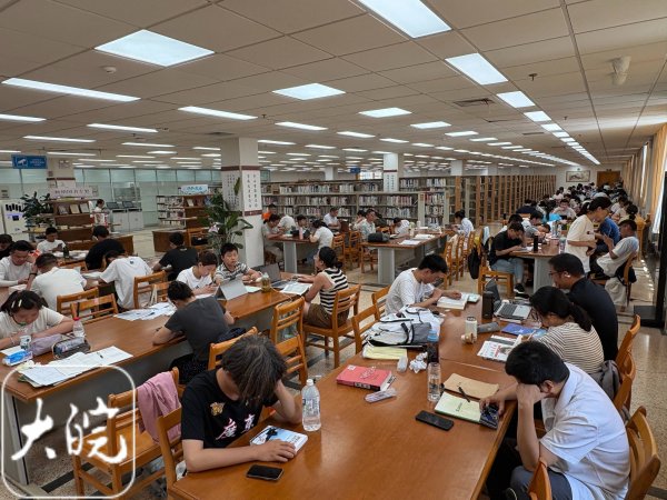 天臣配资 夏日炎炎，合肥各大图书馆“热度”飙升