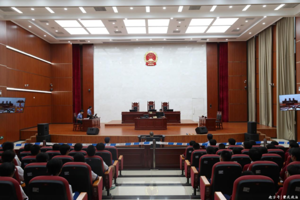 易投配资 开讲！为青春注入法治基因