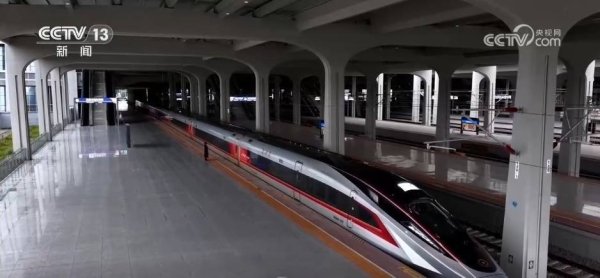 牛弘配资 交出时速450公里“答卷” “复兴号”书写更快“中国速度”